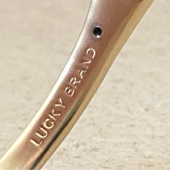 🌼HOST PICK🌼 Lucky Brand Two-Tone Paddle Hinge Cuff Bracelet - Picture 5 of 9